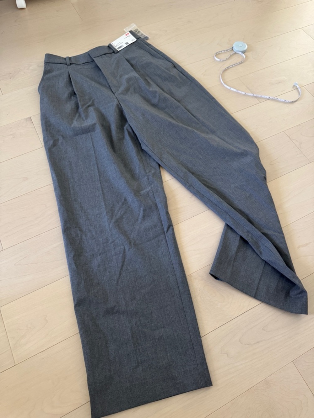 Uniqlo Women's Gray Pleated Wide Trousers